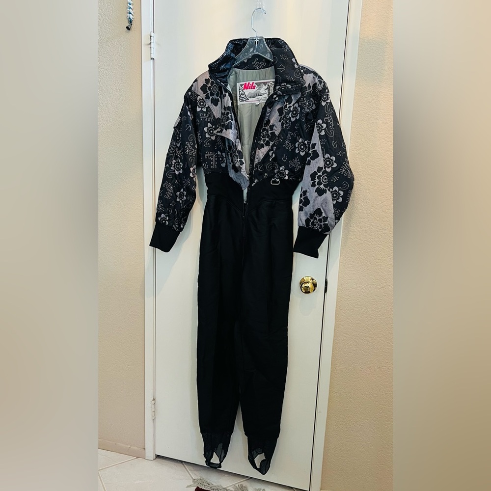 Nils Women’s Jumpsuit Ski/Snow Suit -Size 12- Pre-Owned -in Excellent Condition